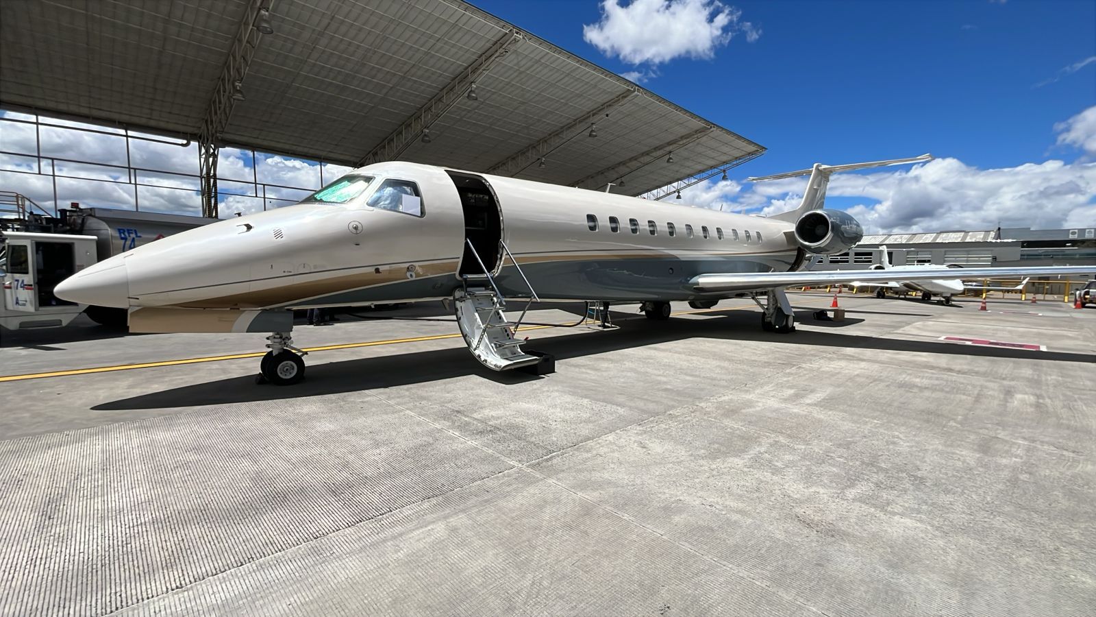 music tours private jet